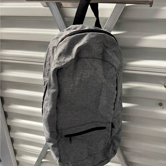 NWT- Card Tech backpack Gray Lightweight - Picture 2 of 12